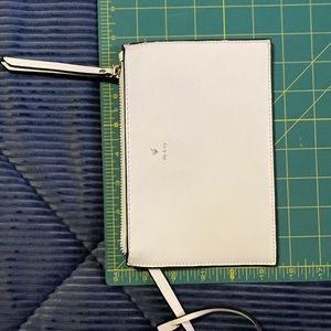 Wrist hand bag, white never used.       7.5 X 5 flat